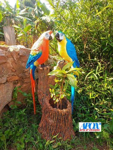 Parrot sculpture