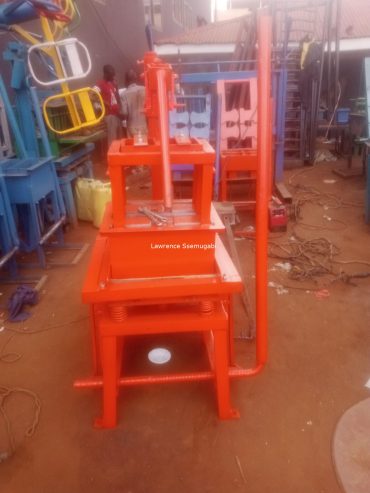 Electrical block making machine for two